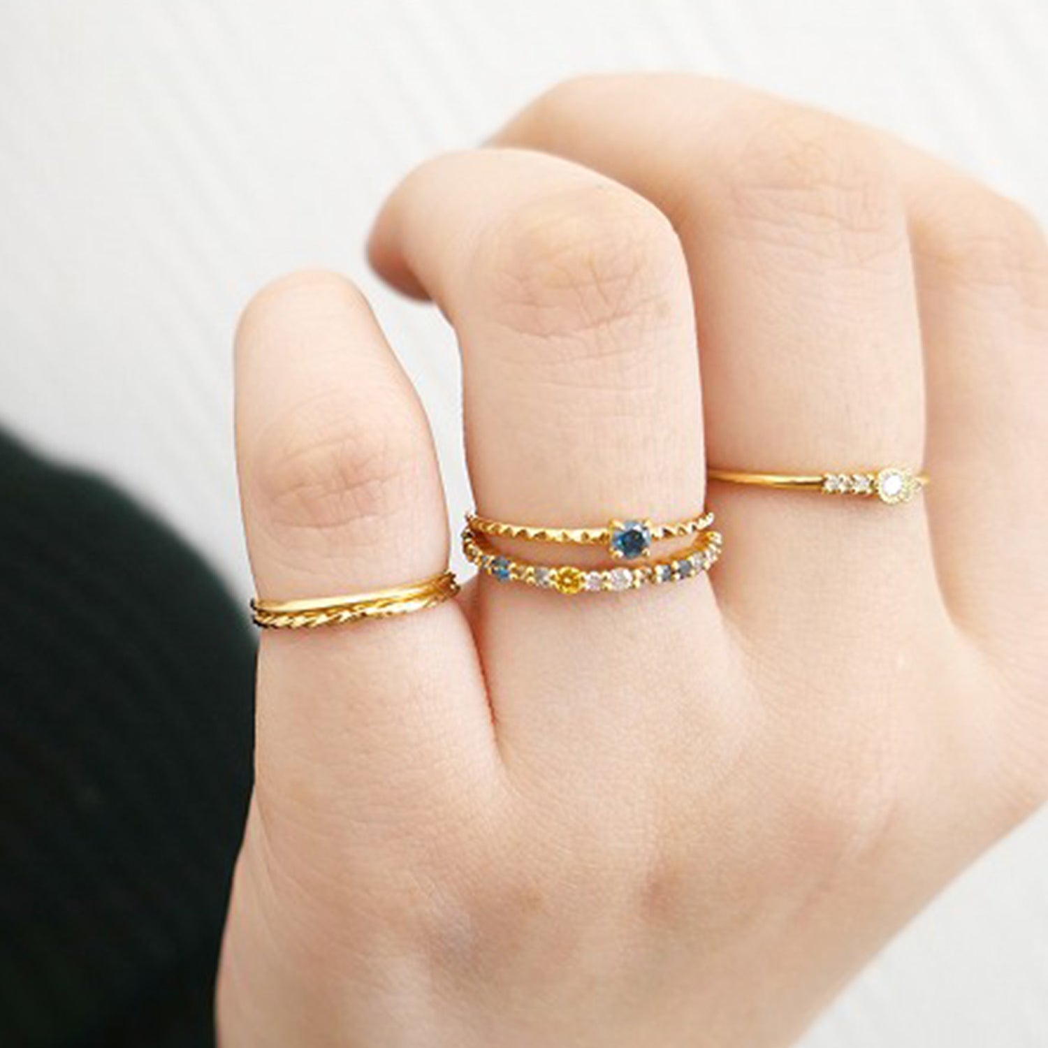 e.m.,リング,K18,ブルーダイヤモンド,華奢デザイン,レディース,ゴールドリング,18金,一粒リング,細身,デザインリング,シンプル,スタッズテクスチャー,エッジデザイン,ring,gold,イエローゴールド,天然石,ギフト,ご褒美,プレゼント