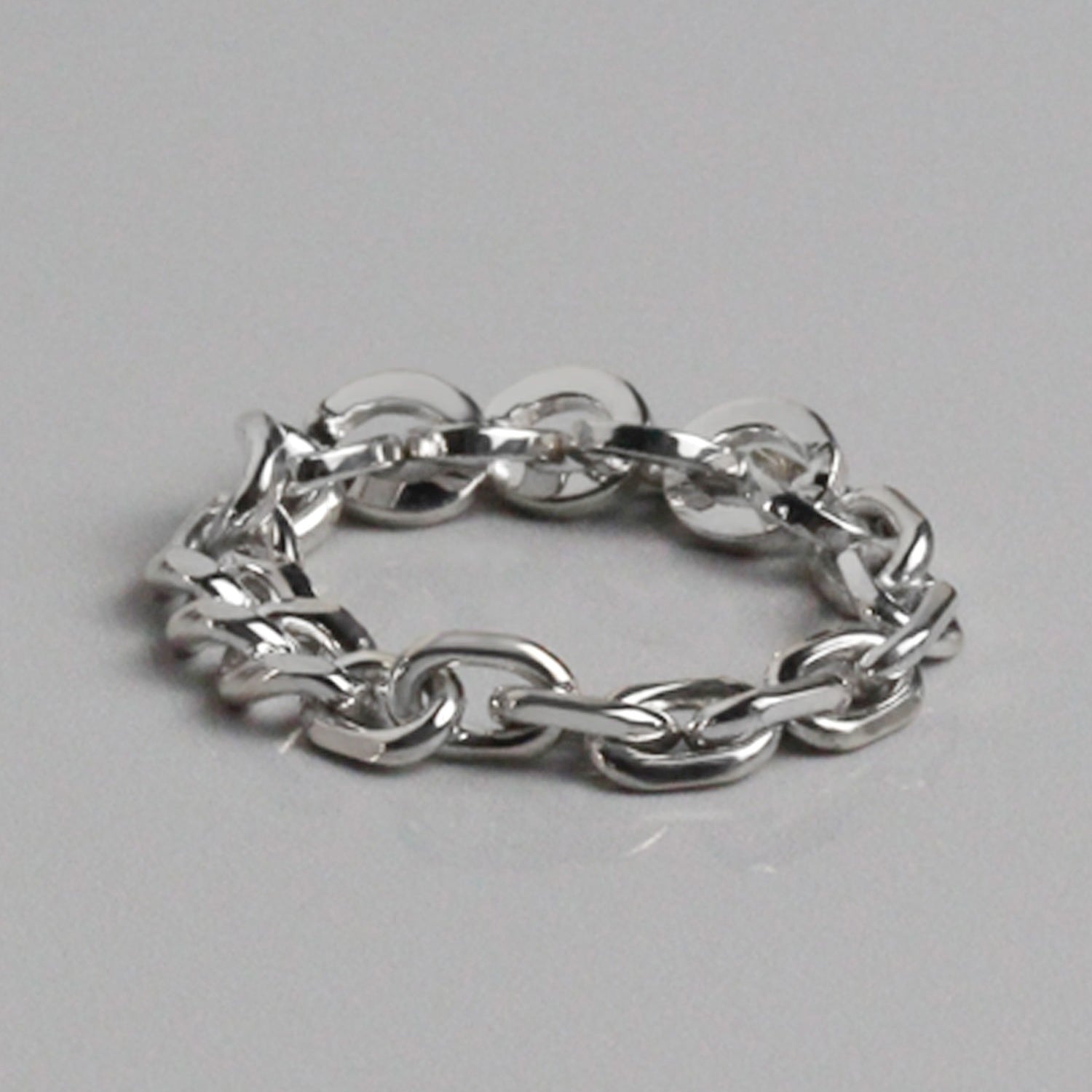 e.m.,リング,1703-AR926,シルバー,チェーンデザインリング,レディース,メンズ,シルバーリング,チェーンモチーフ,モードデザイン,チェーンリング,シルバー,デザインリング,個性的,重ね付け,コーディネート,手元コーデ,モードスタイル,エッジの効いた,洗練された,重ね付け