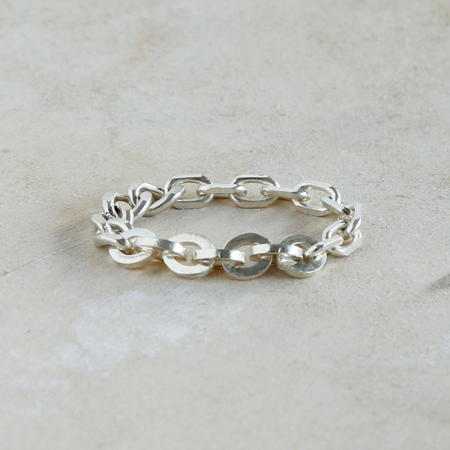 e.m.,リング,1703-AR926,シルバー,チェーンデザインリング,レディース,メンズ,シルバーリング,チェーンモチーフ,モードデザイン,チェーンリング,シルバー,デザインリング,個性的,重ね付け,コーディネート,手元コーデ,モードスタイル,エッジの効いた,洗練された,重ね付け