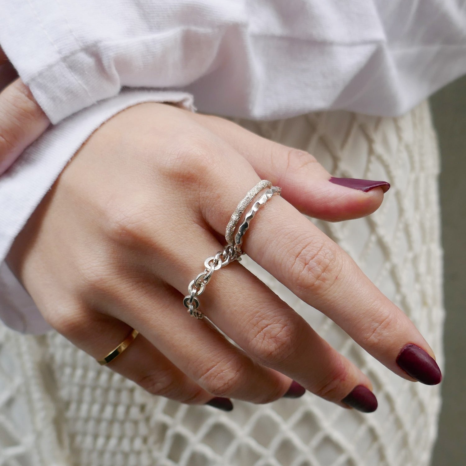 e.m.,リング,1703-AR926,シルバー,チェーンデザインリング,レディース,メンズ,シルバーリング,チェーンモチーフ,モードデザイン,チェーンリング,シルバー,デザインリング,個性的,重ね付け,コーディネート,手元コーデ,モードスタイル,エッジの効いた,洗練された,重ね付け