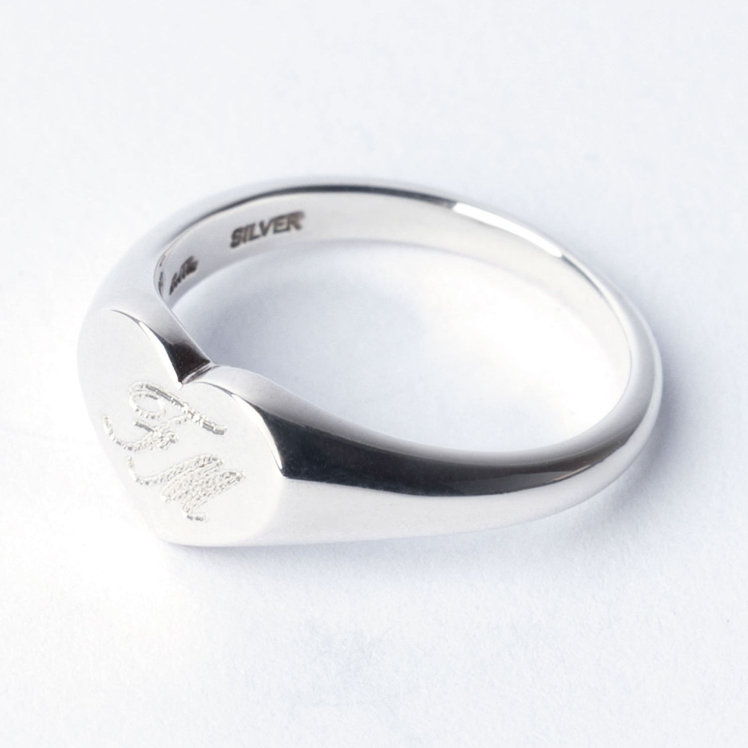 シルバー,リング,指輪,印台,シグネットリング,刻印,メッセージ,メンズジュエリー,ジェンダーレスジュエリー,モード,アクセサリー,オンライン限定,EC限定,オーダーメイド,limited,onlinelimited,pinkyring,silver,ring,signetring,mens,jewelry,metal,accessory,メタルジュエリー,ギフト,プレゼント,,エレガント,ラグジュアリー,フラット,シルバージュエリー,個性派,ユニーク,デザイナーズ,ドドメスティックブランド,silver925
