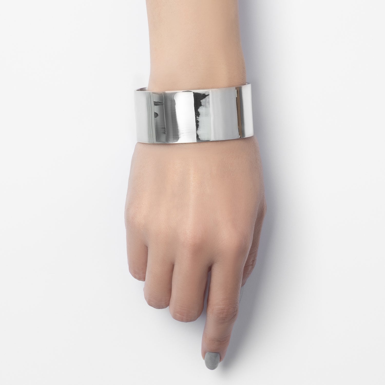 シルバー,ブレスレット,ジュエリー,アクセサリー,バングル,シルバー925,メタル,ミニマルジュエリー,silver,jewelry,accessory,bracelet,silver925,メンズジュエリー,ジェンダーレス,ユニセックス,ギフト,プレゼント,シンプルデザイン,ベーシックデザイン,metal,mens,chain,チェーンブレスレット,2026,newcollection,新作,新作コレクション