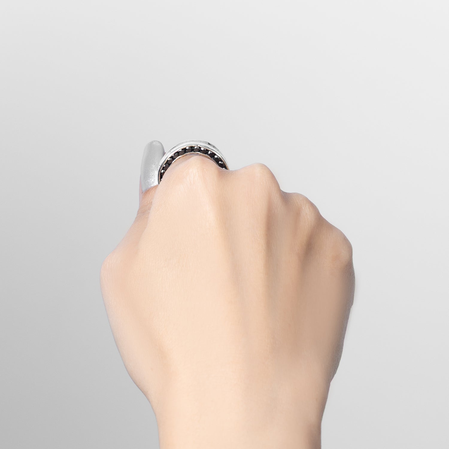 シルバー,ジュエリー,リング,指輪,アクセサリー,silver,jewelry,ring,accessory,ブラック,ストーン,キュービックジルコニア,ブラックジュエリー,モード,モノトーン,メンズ,メンズジュエリー,メンズアクセサリー,ジェンダーレス,ユニセックス,black,stone,mode,mens,unisex,cubiczirconia,いぶし,重厚感,デコラティブ,個性派,デザイナーズジュエリー