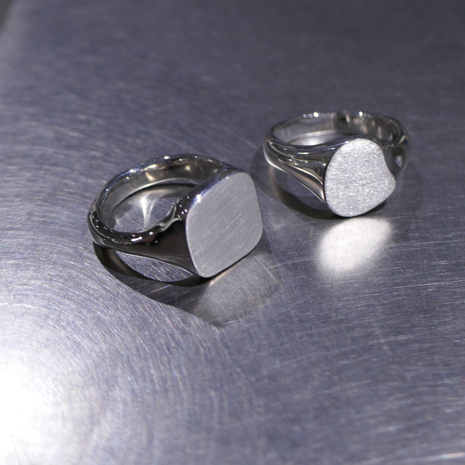 シルバー,リング,指輪,印台,シグネットリング,メンズジュエリー,ジェンダーレスジュエリー,モード,アクセサリー,silver,ring,signetring,mens,jewelry,metal,accessory,silver925,スターリングシルバー,個性派,メタルジュエリー,ギフト,プレゼント