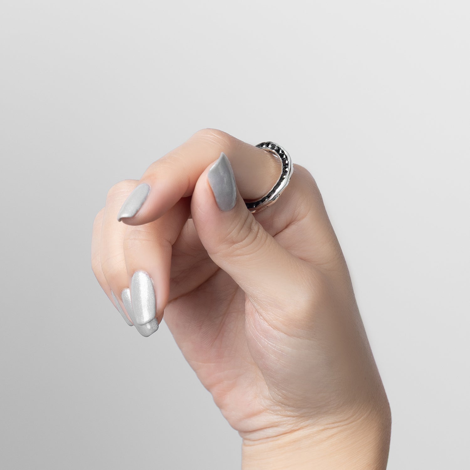 シルバー,ジュエリー,リング,指輪,アクセサリー,silver,jewelry,ring,accessory,ブラック,ストーン,キュービックジルコニア,ブラックジュエリー,モード,モノトーン,メンズ,メンズジュエリー,メンズアクセサリー,ジェンダーレス,ユニセックス,black,stone,mode,mens,unisex,cubiczirconia,いぶし,重厚感,デコラティブ,個性派,デザイナーズジュエリー