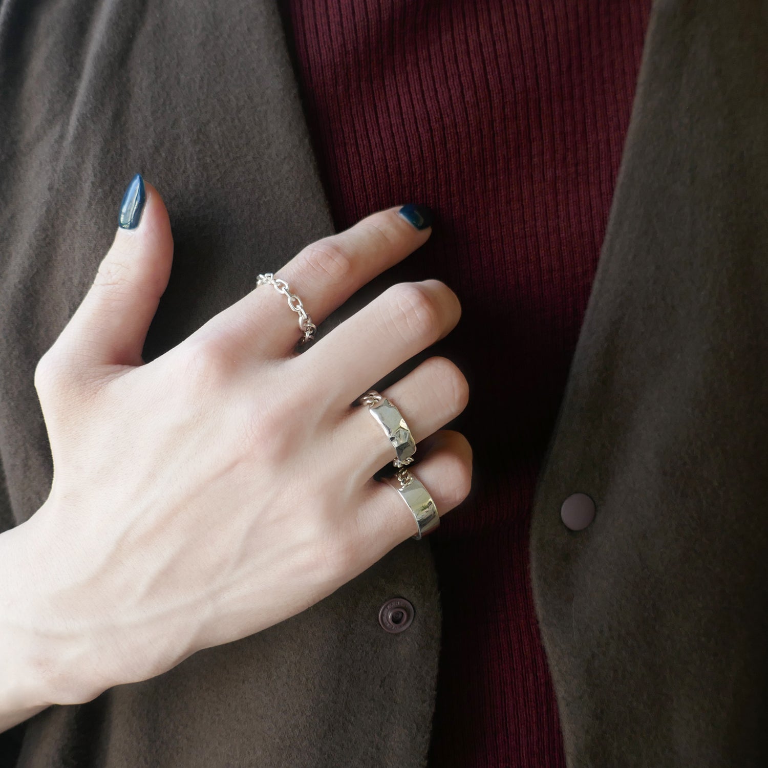 e.m.,リング,1703-AR926,シルバー,チェーンデザインリング,レディース,メンズ,シルバーリング,チェーンモチーフ,モードデザイン,チェーンリング,シルバー,デザインリング,個性的,重ね付け,コーディネート,手元コーデ,モードスタイル,エッジの効いた,洗練された,重ね付け