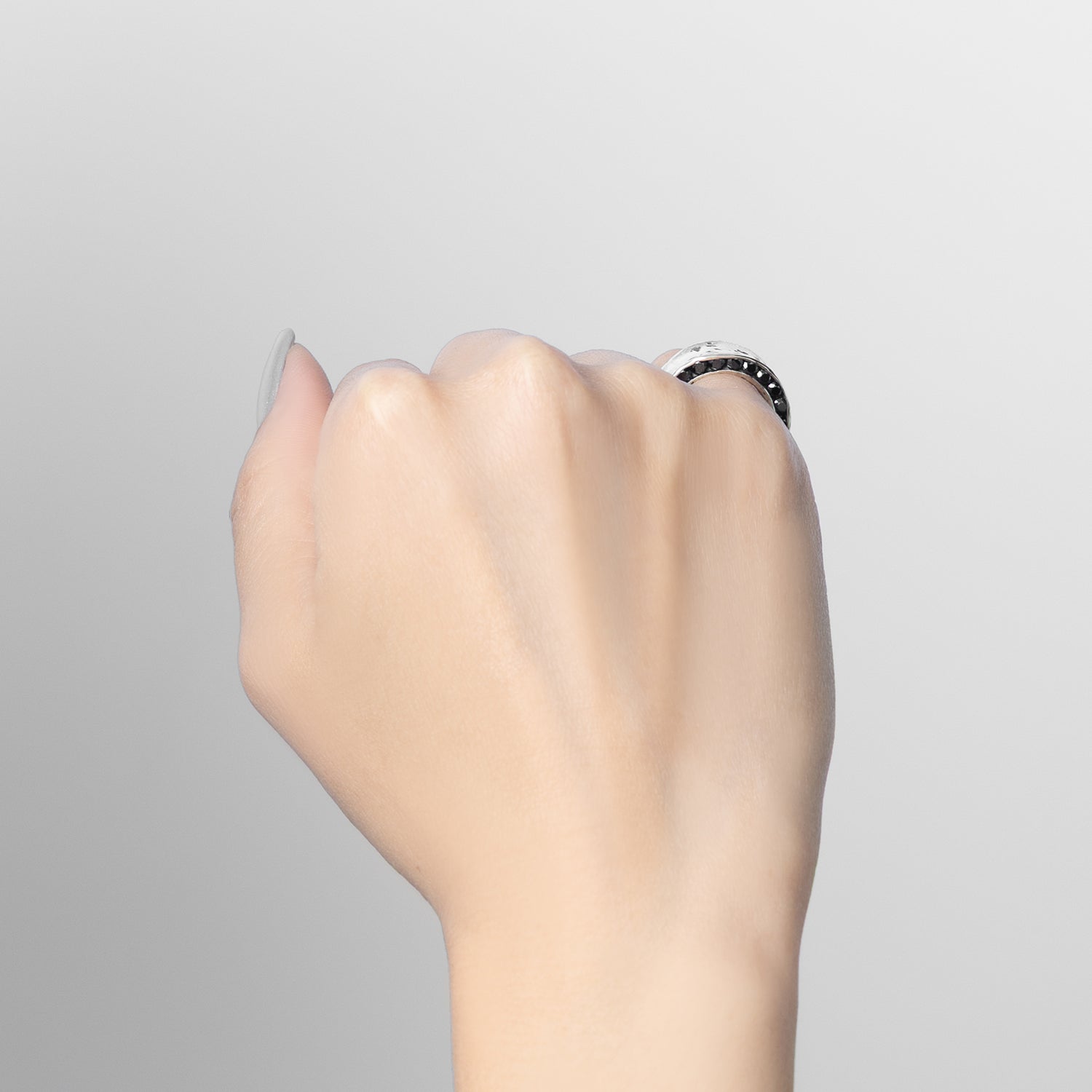 シルバー,ジュエリー,リング,指輪,ピンキーリング,小指,願い,ワンポイント,アクセサリー,silver,jewelry,ring,pinkyring,accessory,ブラック,ストーン,キュービックジルコニア,ブラックジュエリー,モード,モノトーン,メンズ,メンズジュエリー,メンズアクセサリー,ジェンダーレス,ユニセックス,black,stone,mode,mens,unisex,cubiczirconia,いぶし,重厚感,デコラティブ,個性派,デザイナーズジュエリー