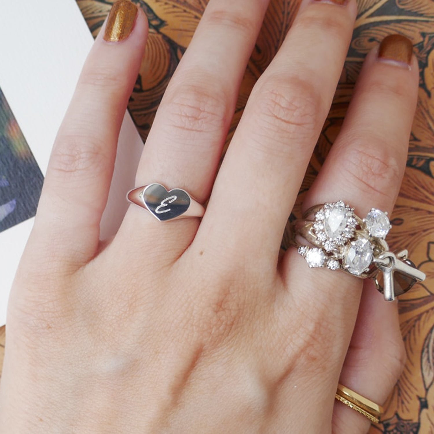 シルバー,リング,指輪,印台,シグネットリング,刻印,メッセージ,メンズジュエリー,ジェンダーレスジュエリー,モード,アクセサリー,オンライン限定,EC限定,オーダーメイド,limited,onlinelimited,pinkyring,silver,ring,signetring,mens,jewelry,metal,accessory,メタルジュエリー,ギフト,プレゼント,,エレガント,ラグジュアリー,フラット,シルバージュエリー,個性派,ユニーク,デザイナーズ,ドドメスティックブランド,silver925