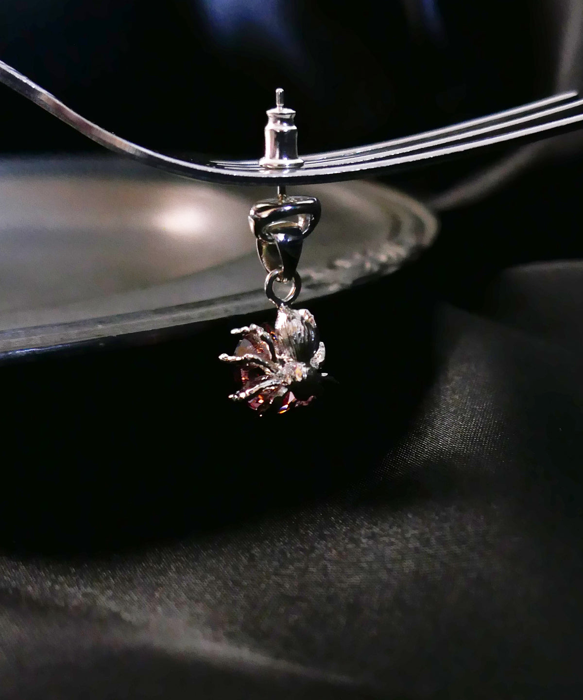 シルバー,ピアス,pierced earrings,ジュエリー,アクセサリー,くも,クモ,蜘蛛,ユニーク,ギフト,ジェンダーレス,モード,silver,jewelry,spider,gift,unisex,mode,metal,モチーフ,accessory,motif,キュービックジルコニア,cubiczirconia,event,イベント,石替え