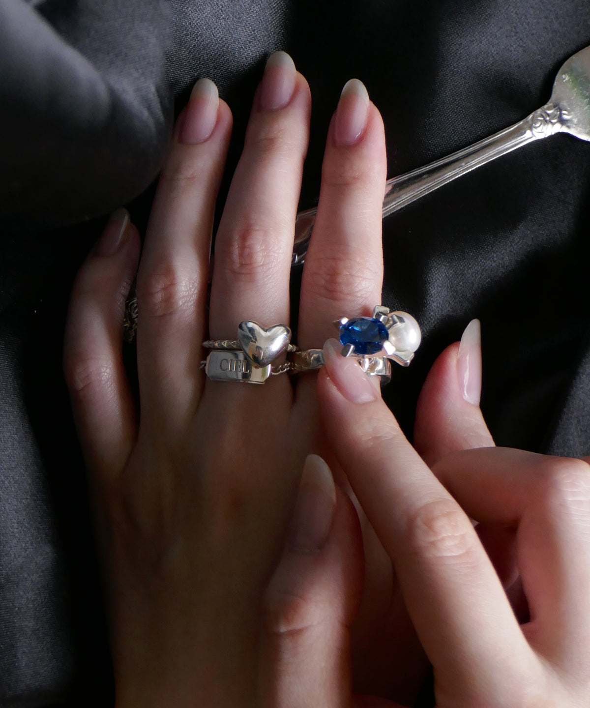 シルバー,リング,ring,ジュエリー,アクセサリー,heart,ユニーク,ギフト,ジェンダーレス,モード,silver,jewelry,指輪,gift,unisex,mode,metal,モチーフ,accessory,motif,studs,ハート,スタッズ