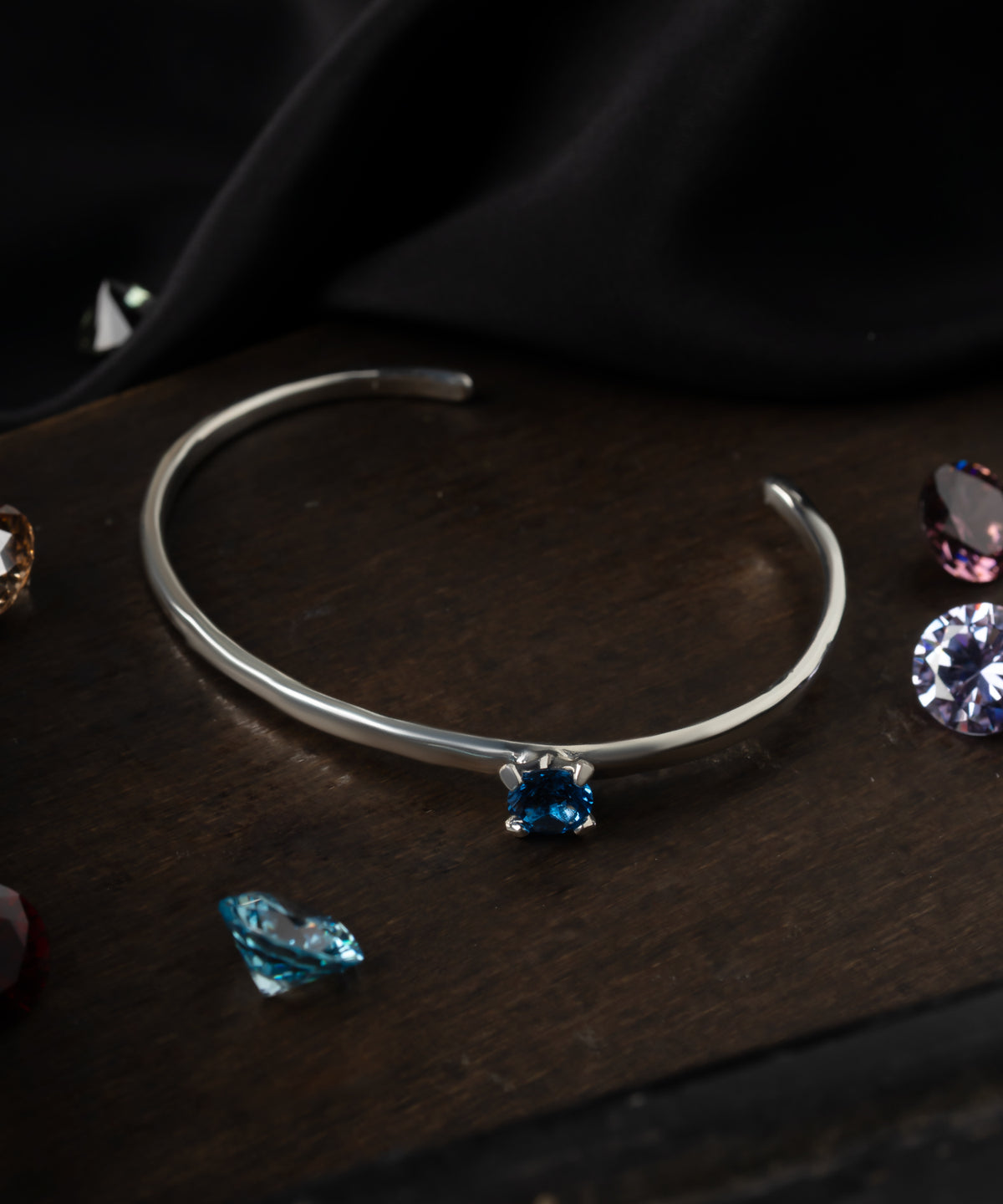 シルバー,ジュエリー,アクセサリー,ユニーク,ギフト,ジェンダーレス,モード,silver,bangle,バングル,jewelry,gift,unisex,mode,metal,モチーフ,accessory,motif,キュービックジルコニア,cubiczirconia,