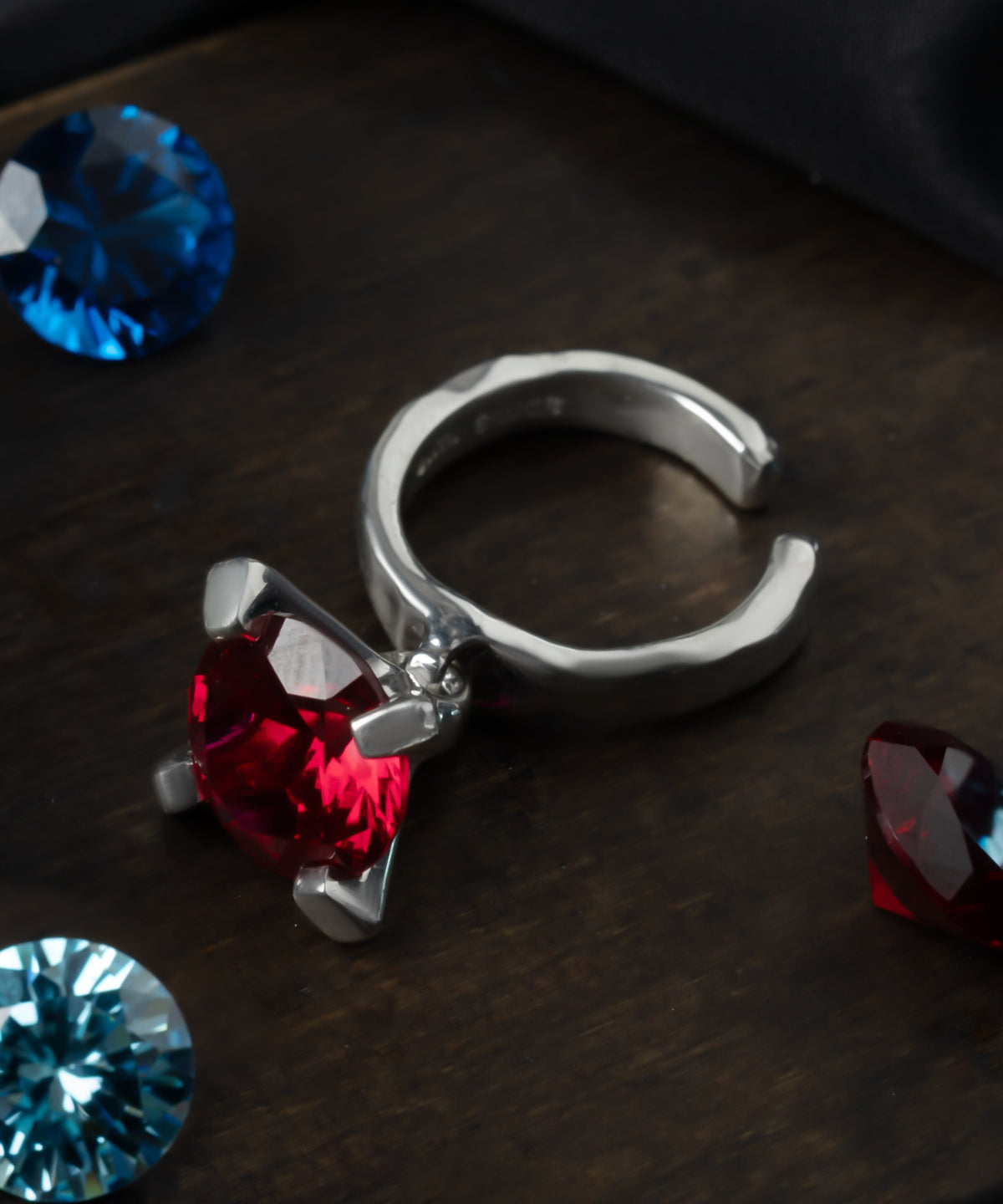 シルバー,イヤーカフ,earcuff,ジュエリー,アクセサリー,ユニーク,ギフト,ジェンダーレス,モード,silver,ring,jewelry,gift,unisex,mode,metal,モチーフ,accessory,motif,キュービックジルコニア,cubiczirconia