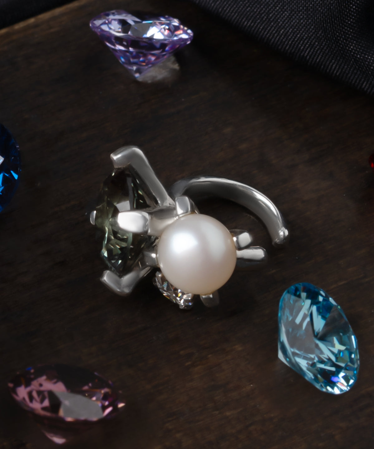 シルバー,イヤーカフ,earcuff,ジュエリー,アクセサリー,ユニーク,ギフト,ジェンダーレス,モード,silver,ring,jewelry,gift,unisex,mode,metal,モチーフ,accessory,motif,キュービックジルコニア,cubiczirconia,パール,pearl