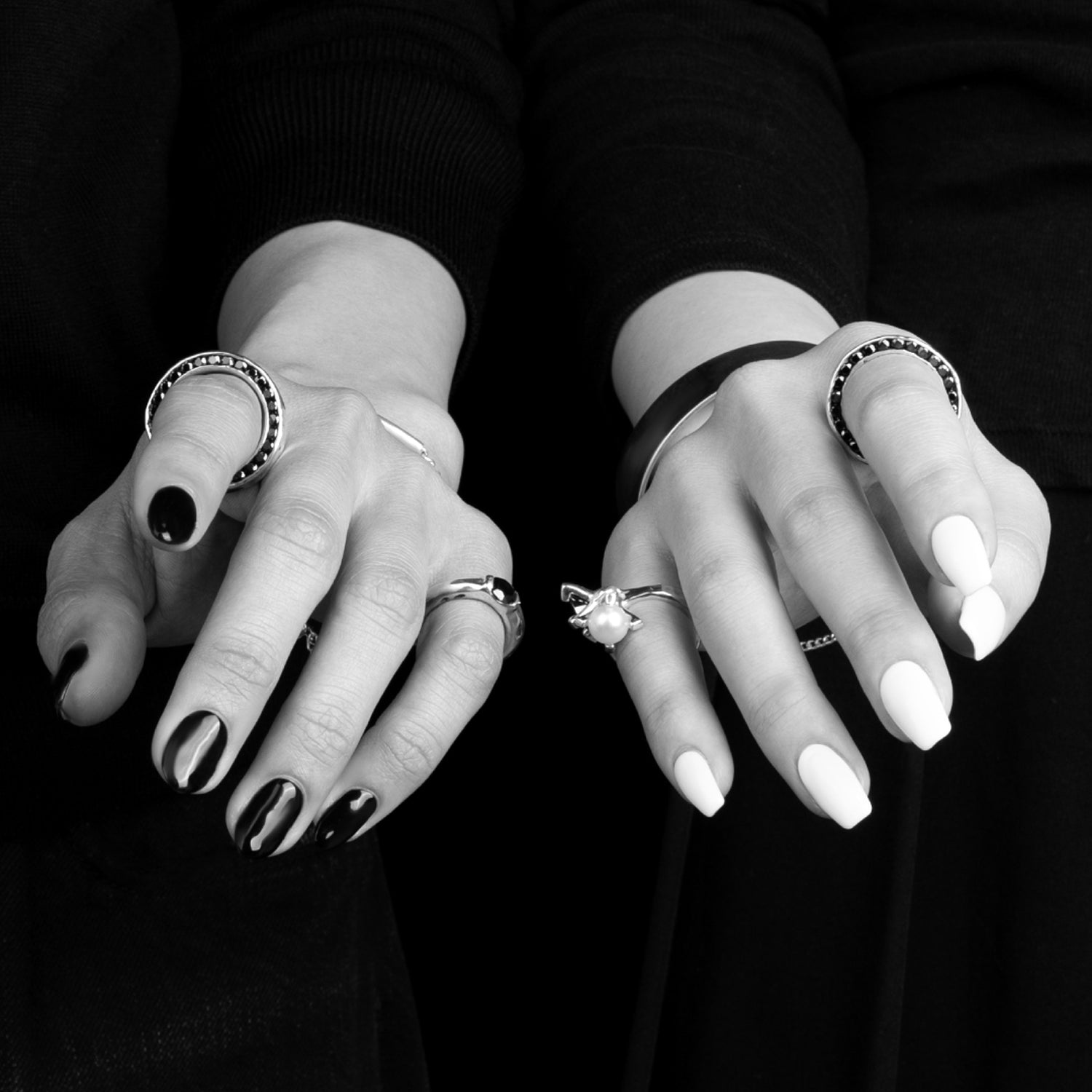シルバー,ジュエリー,リング,指輪,アクセサリー,silver,jewelry,ring,accessory,ブラック,ストーン,キュービックジルコニア,ブラックジュエリー,モード,モノトーン,メンズ,メンズジュエリー,メンズアクセサリー,ジェンダーレス,ユニセックス,black,stone,mode,mens,unisex,cubiczirconia,いぶし,重厚感,デコラティブ,個性派,デザイナーズジュエリー