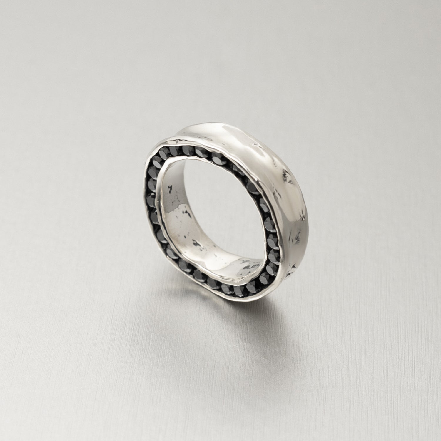 シルバー,ジュエリー,リング,指輪,アクセサリー,silver,jewelry,ring,accessory,ブラック,ストーン,キュービックジルコニア,ブラックジュエリー,モード,モノトーン,メンズ,メンズジュエリー,メンズアクセサリー,ジェンダーレス,ユニセックス,black,stone,mode,mens,unisex,cubiczirconia,いぶし,重厚感,デコラティブ,個性派,デザイナーズジュエリー