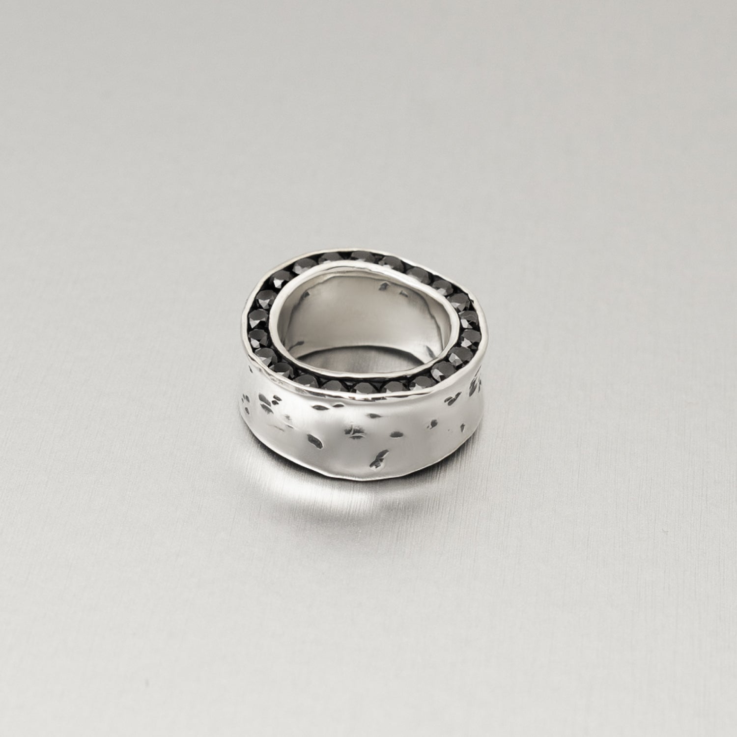 シルバー,ジュエリー,リング,指輪,ピンキーリング,小指,願い,ワンポイント,アクセサリー,silver,jewelry,ring,pinkyring,accessory,ブラック,ストーン,キュービックジルコニア,ブラックジュエリー,モード,モノトーン,メンズ,メンズジュエリー,メンズアクセサリー,ジェンダーレス,ユニセックス,black,stone,mode,mens,unisex,cubiczirconia,いぶし,重厚感,デコラティブ,個性派,デザイナーズジュエリー