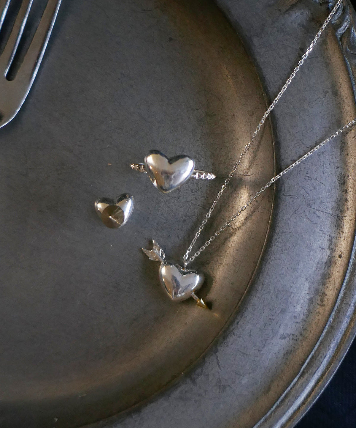 シルバー,リング,ring,ジュエリー,アクセサリー,heart,ユニーク,ギフト,ジェンダーレス,モード,silver,jewelry,指輪,gift,unisex,mode,metal,モチーフ,accessory,motif,studs,ハート,スタッズ