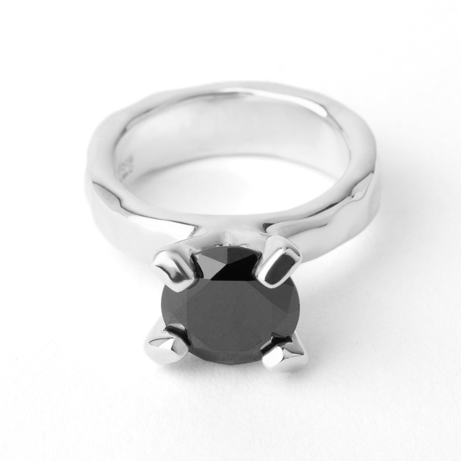 シルバー,ジュエリー,リング,指輪,ピンキーリング,小指,願い,ワンポイント,アクセサリー,silver,jewelry,ring,pinkyring,accessory,ブラック,ストーン,キュービックジルコニア,ブラックジュエリー,モード,モノトーン,メンズ,メンズジュエリー,メンズアクセサリー,ジェンダーレス,ユニセックス,black,stone,mode,mens,unisex,cubiczirconia
