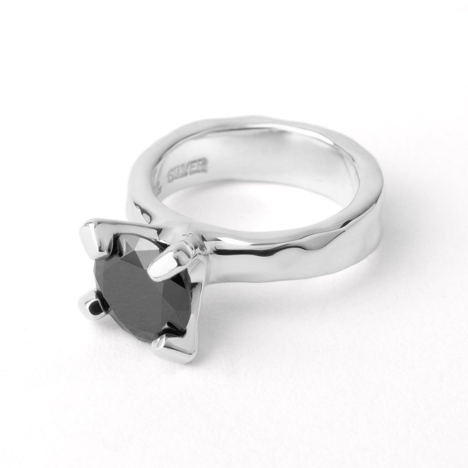 シルバー,ジュエリー,リング,指輪,ピンキーリング,小指,願い,ワンポイント,アクセサリー,silver,jewelry,ring,pinkyring,accessory,ブラック,ストーン,キュービックジルコニア,ブラックジュエリー,モード,モノトーン,メンズ,メンズジュエリー,メンズアクセサリー,ジェンダーレス,ユニセックス,black,stone,mode,mens,unisex,cubiczirconia