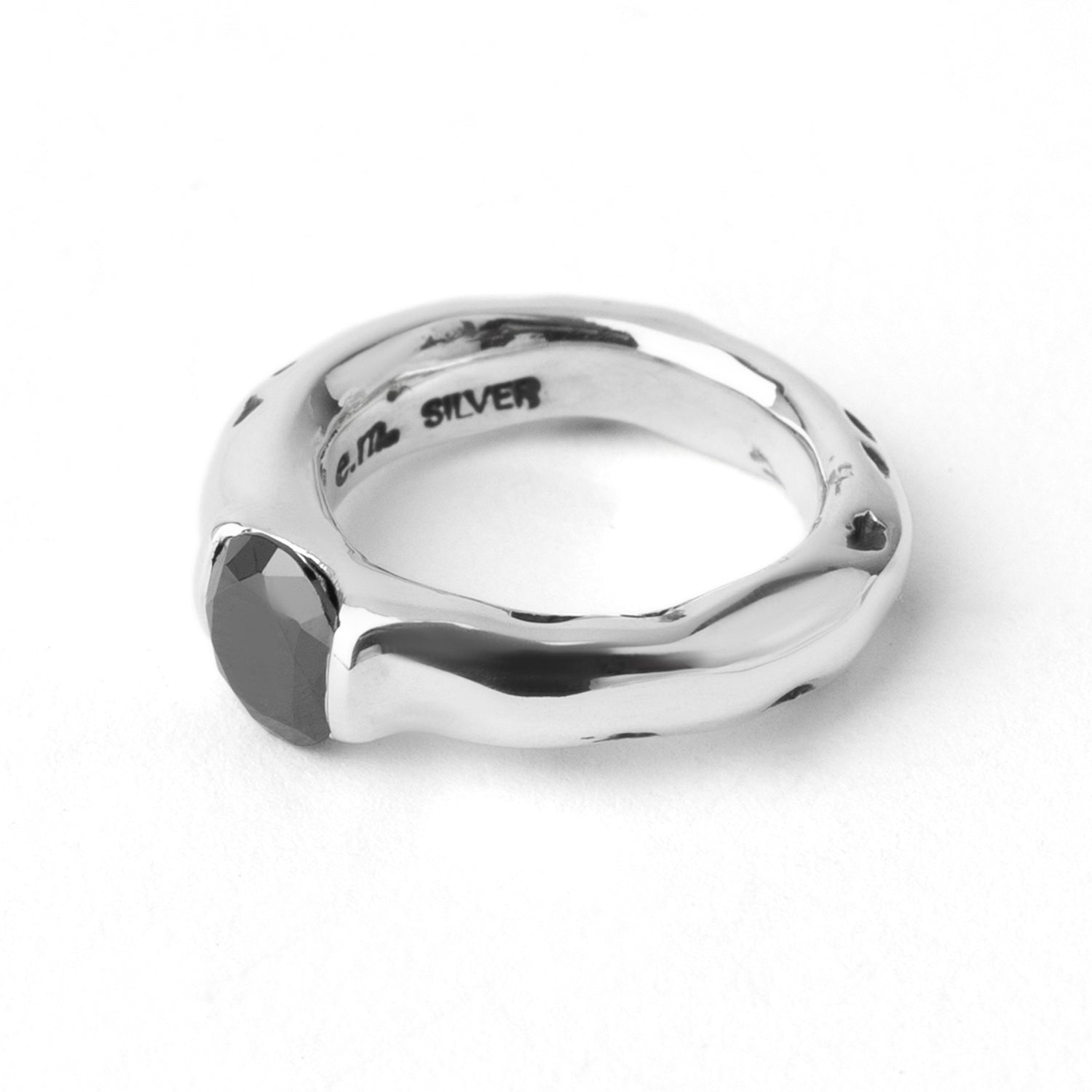 シルバー,ジュエリー,リング,指輪,ピンキーリング,小指,願い,ワンポイント,アクセサリー,silver,jewelry,ring,pinkyring,accessory,ブラック,ストーン,キュービックジルコニア,ブラックジュエリー,モード,モノトーン,メンズ,メンズジュエリー,メンズアクセサリー,ジェンダーレス,ユニセックス,black,stone,mode,mens,unisex,cubiczirconia,いぶし,重厚感,デコラティブ,個性派,デザイナーズジュエリー