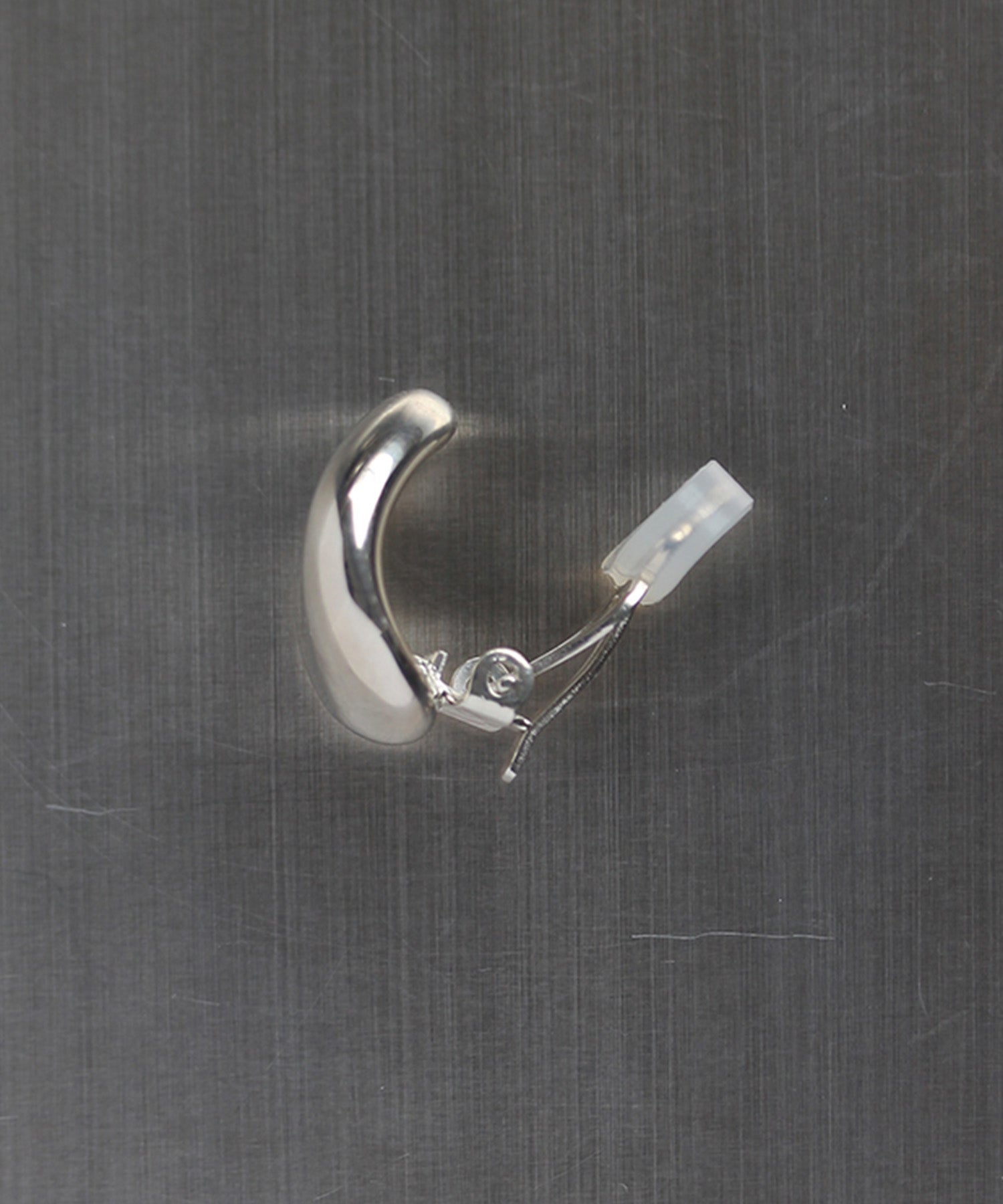 【日本入手困難】l and leather earrings イヤリング IRIS47｜petite tsuki earring イヤリング 落ちにくい 日本製