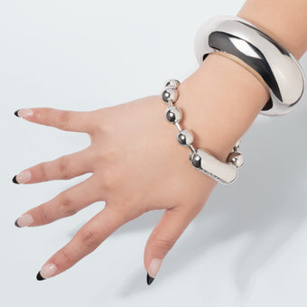 ブレスレット,ジュエリー,アクセサリー,ジェンダーレス,メンズ,レディース,ユニセックス,真鍮,モチーフ,ギフト,ラッピング,シルバー,ユニーク,ギフト ,モード,ビッグチェーン,ビッグチェーンブレスレット,ビッグボールチェーン
bracelet,silver,jewelry,gift,unisex,mode,metal,accessory,big chain bracelet