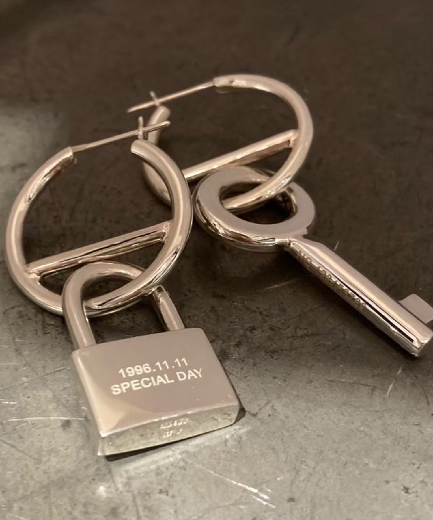 e.m. ピアス　鍵 e.m. -KEY-