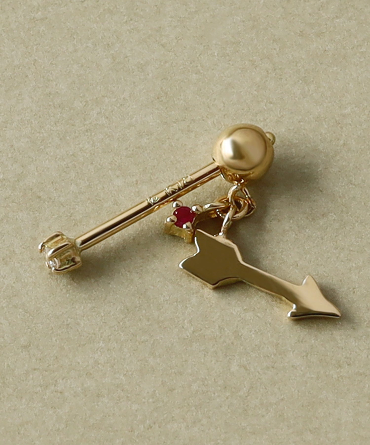 e.m. リトルエンブレム ピアス　18k ピアス(LE-AP150)
