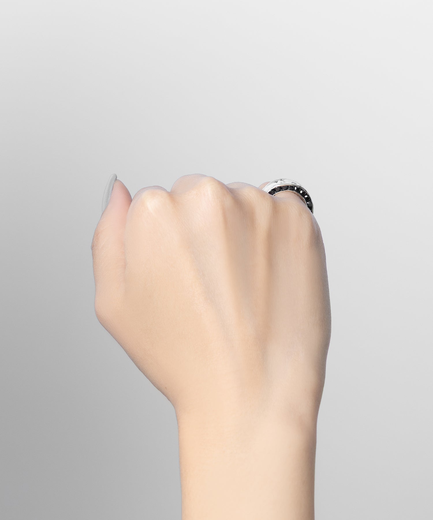 シルバー,ジュエリー,リング,指輪,ピンキーリング,小指,願い,ワンポイント,アクセサリー,silver,jewelry,ring,pinkyring,accessory,ブラック,ストーン,キュービックジルコニア,ブラックジュエリー,モード,モノトーン,メンズ,メンズジュエリー,メンズアクセサリー,ジェンダーレス,ユニセックス,black,stone,mode,mens,unisex,cubiczirconia,いぶし,重厚感,デコラティブ,個性派,デザイナーズジュエリー