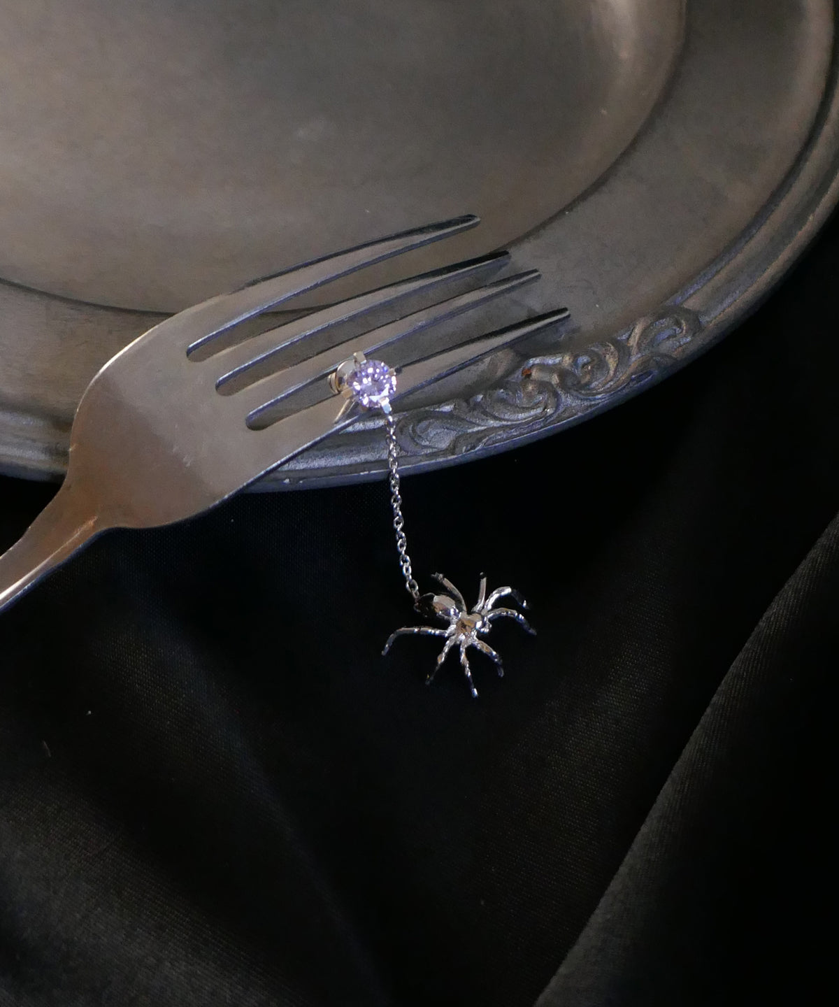シルバー,ピアス,pierced earrings,ジュエリー,アクセサリー,蜘蛛,くも,クモ,ユニーク,ギフト,ジェンダーレス,モード,silver,ring,jewelry,spider,gift,unisex,mode,metal,モチーフ,accessory,motif,キュービックジルコニア,cubiczirconia