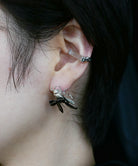 シルバー,pierced earrings,ピアス,ジュエリー,アクセサリー,ハチ,はち,蜂,ユニーク,ギフト,ジェンダーレス,モード,silver,jewelry,gift,unisex,mode,metal,モチーフ,accessory,motif,event,イベント,bee,ribbon,リボン