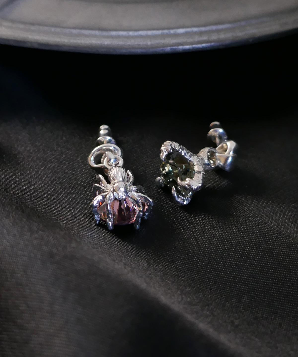 シルバー,ピアス,pierced earrings,ジュエリー,アクセサリー,鷹,たか,タカ,イーグル,ユニーク,ギフト,ジェンダーレス,モード,silver,jewelry,eagle,gift,unisex,mode,metal,モチーフ,accessory,motif,キュービックジルコニア,cubiczirconia,event,イベント,石替え