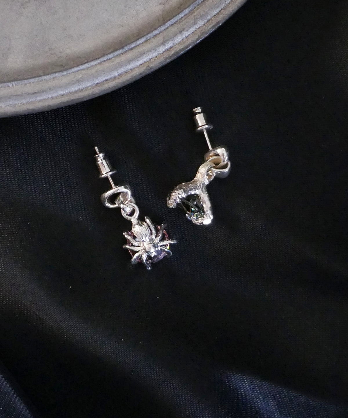 シルバー,ピアス,pierced earrings,ジュエリー,アクセサリー,くも,クモ,蜘蛛,ユニーク,ギフト,ジェンダーレス,モード,silver,jewelry,spider,gift,unisex,mode,metal,モチーフ,accessory,motif,キュービックジルコニア,cubiczirconia,event,イベント,石替え