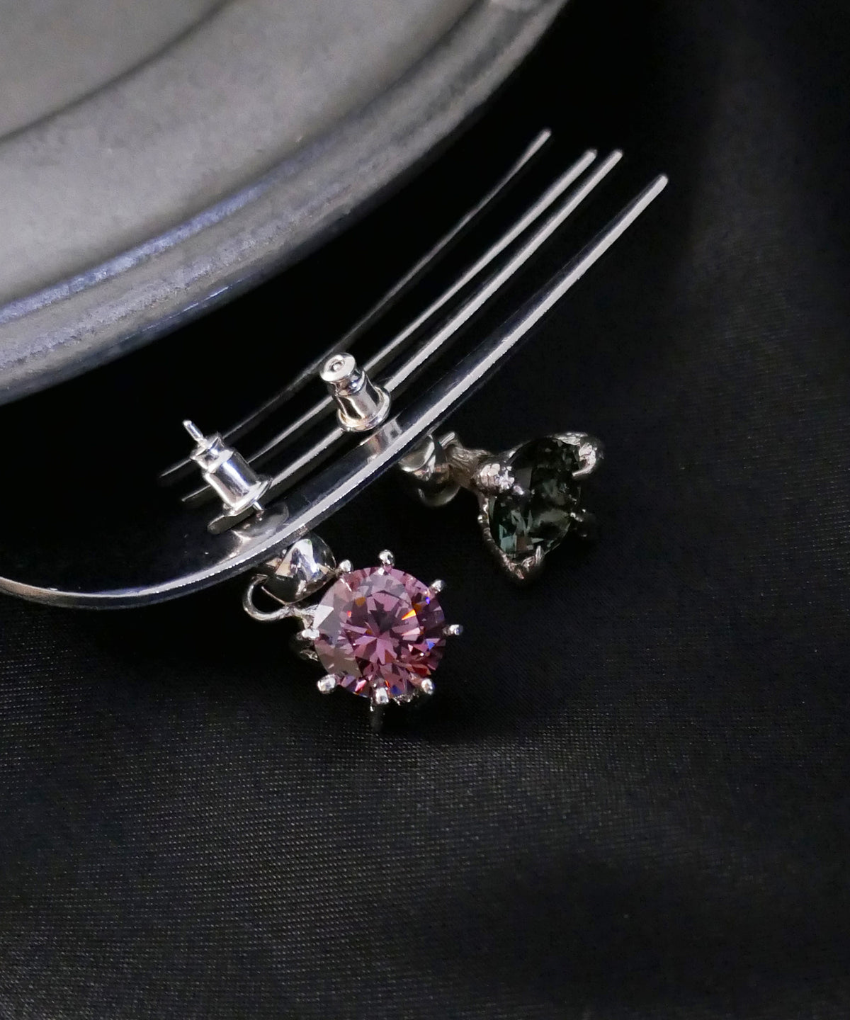 シルバー,ピアス,pierced earrings,ジュエリー,アクセサリー,鷹,たか,タカ,イーグル,ユニーク,ギフト,ジェンダーレス,モード,silver,jewelry,eagle,gift,unisex,mode,metal,モチーフ,accessory,motif,キュービックジルコニア,cubiczirconia,event,イベント,石替え