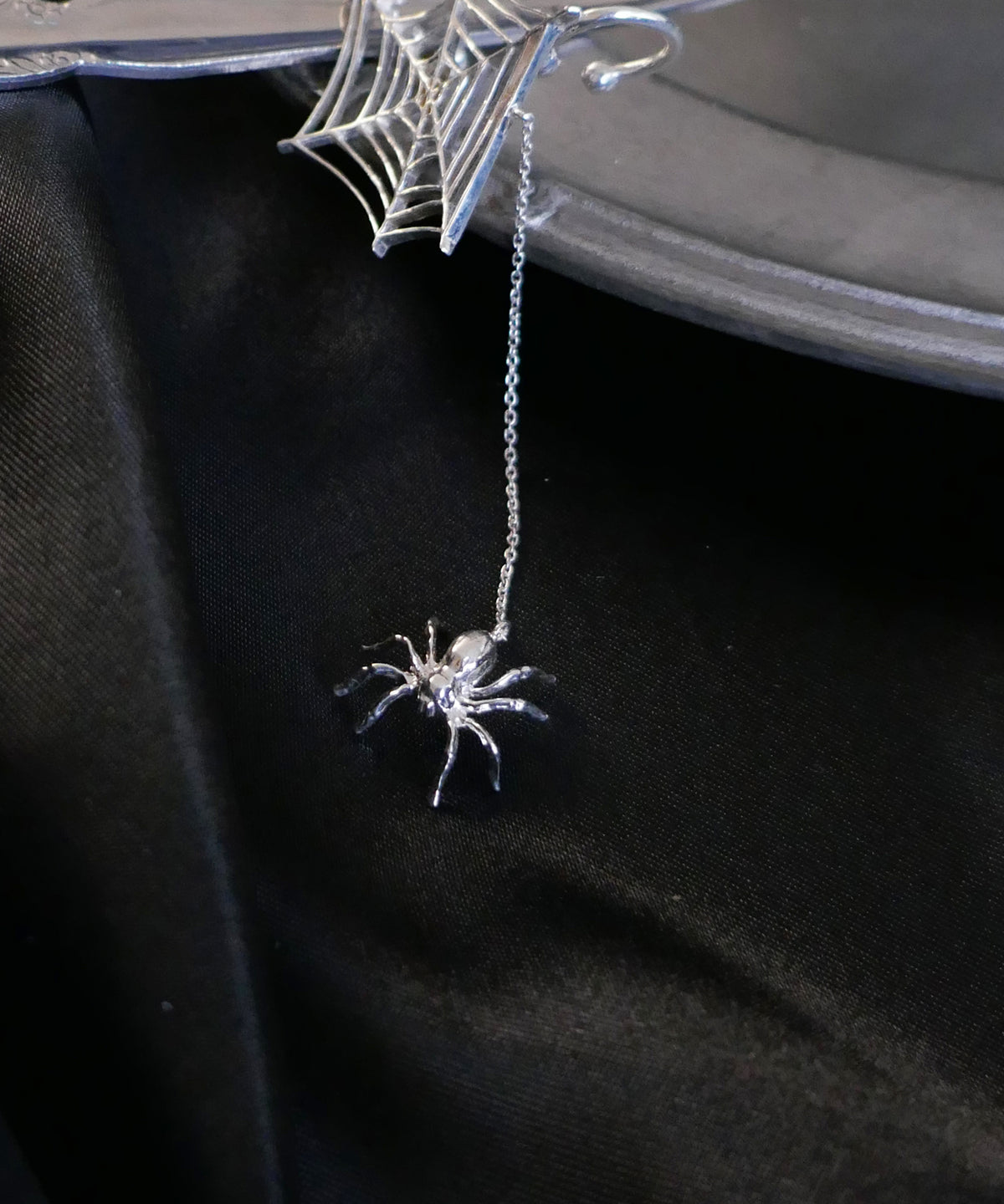シルバー,earcuff,イヤーカフ,ジュエリー,アクセサリー,くも,クモ,蜘蛛,ユニーク,ギフト,ジェンダーレス,モード,silver,jewelry,spider,gift,unisex,mode,metal,モチーフ,accessory,motif,キュービックジルコニア,cubiczirconia,event,イベント