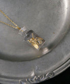 ネックレス,necklace,ジュエリー,アクセサリー,リンゴ,ユニーク,ギフト,ジェンダーレス,モード,silver,jewelry,gift,unisex,mode,metal,モチーフ,accessory,motif,bee,蜂,はち,ハチ,瓶,ビン,びん,調合薬,薬瓶