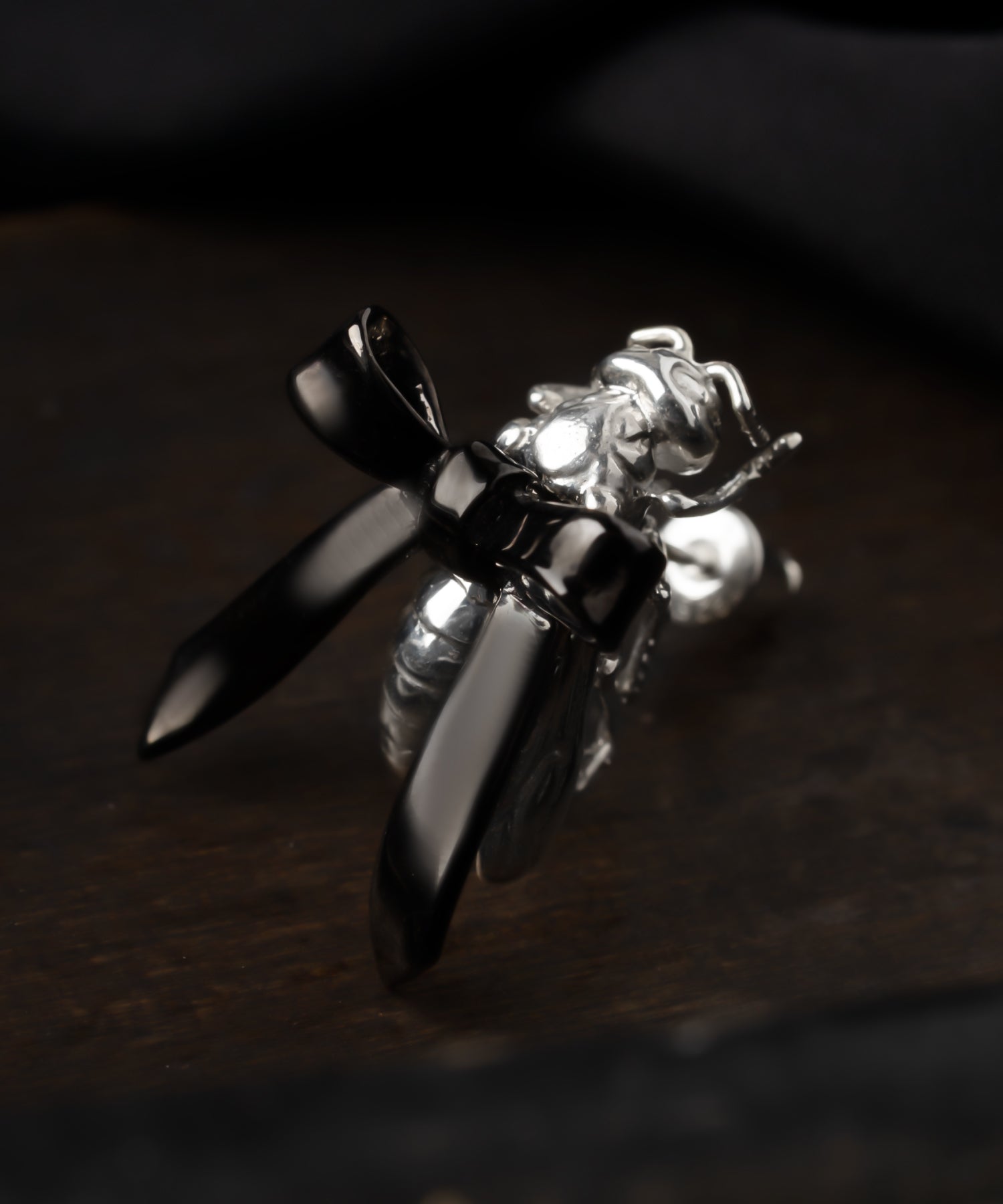 シルバー,pierced earrings,ピアス,ジュエリー,アクセサリー,ハチ,はち,蜂,ユニーク,ギフト,ジェンダーレス,モード,silver,jewelry,gift,unisex,mode,metal,モチーフ,accessory,motif,event,イベント,bee,ribbon,リボン