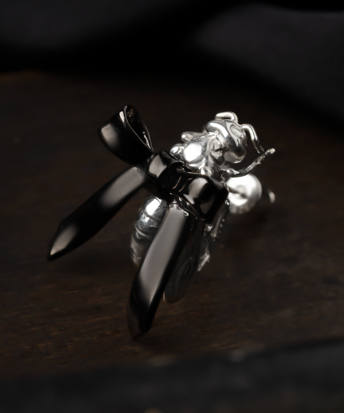 シルバー,pierced earrings,ピアス,ジュエリー,アクセサリー,ハチ,はち,蜂,ユニーク,ギフト,ジェンダーレス,モード,silver,jewelry,gift,unisex,mode,metal,モチーフ,accessory,motif,event,イベント,bee,ribbon,リボン