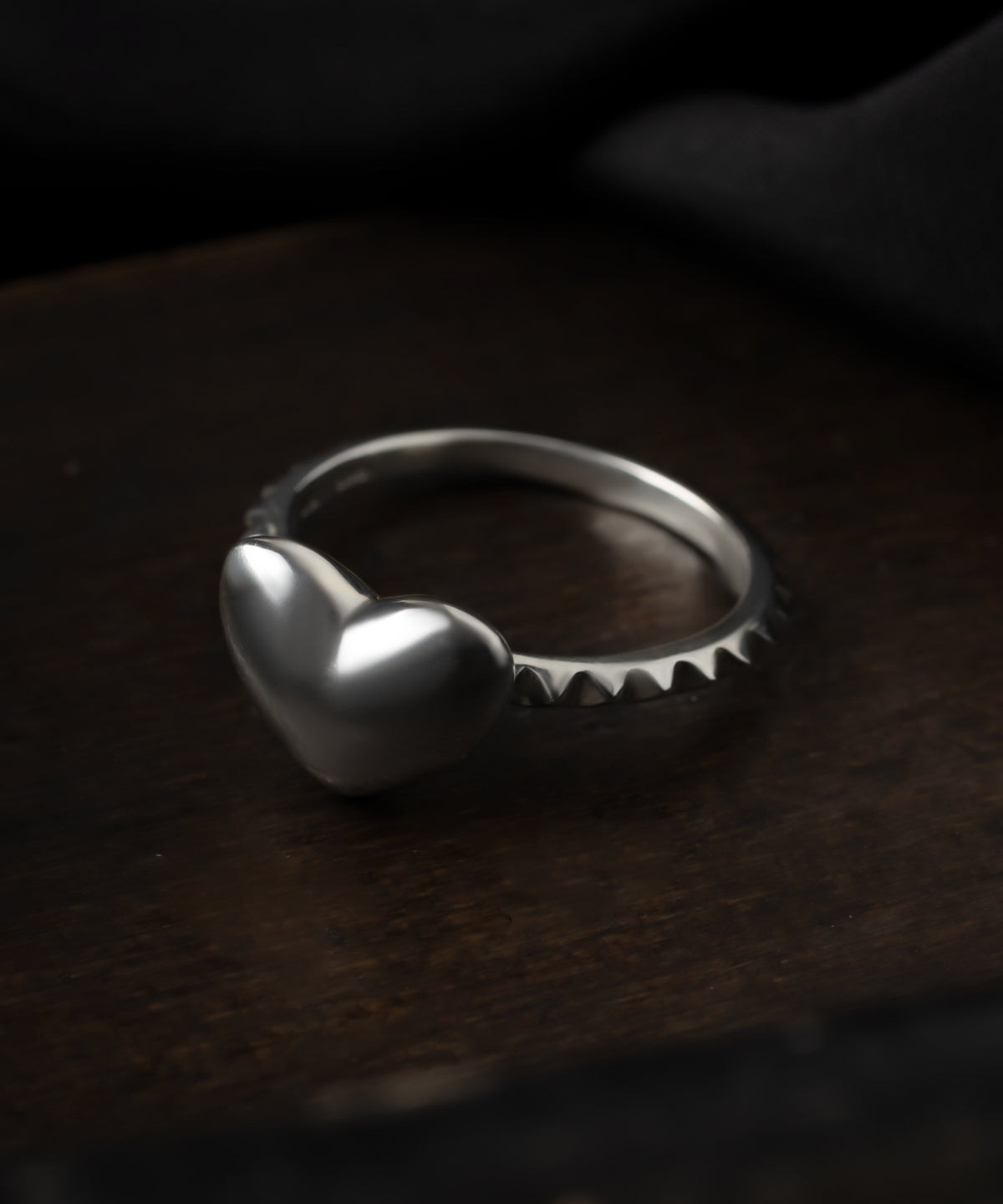 シルバー,リング,ring,ジュエリー,アクセサリー,heart,ユニーク,ギフト,ジェンダーレス,モード,silver,jewelry,指輪,gift,unisex,mode,metal,モチーフ,accessory,motif,studs,ハート,スタッズ