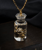 ネックレス,necklace,ジュエリー,アクセサリー,リンゴ,ユニーク,ギフト,ジェンダーレス,モード,silver,jewelry,gift,unisex,mode,metal,モチーフ,accessory,motif,bee,蜂,はち,ハチ,瓶,ビン,びん,調合薬,薬瓶