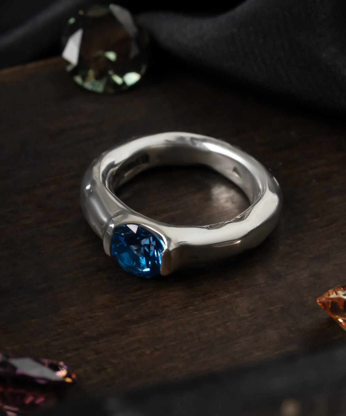 シルバー,リング,ピンキーリング,ジュエリー,アクセサリー,ユニーク,ギフト,ジェンダーレス,モード,silver,ring,pinkyring,jewelry,gift,unisex,mode,metal,モチーフ,accessory,motif,キュービックジルコニア,cubiczirconia,