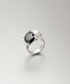 シルバー,ジュエリー,リング,指輪,ピンキーリング,小指,願い,ワンポイント,アクセサリー,silver,jewelry,ring,pinkyring,accessory,ブラック,ストーン,キュービックジルコニア,ブラックジュエリー,モード,モノトーン,メンズ,メンズジュエリー,メンズアクセサリー,ジェンダーレス,ユニセックス,black,stone,mode,mens,unisex,cubiczirconia,重厚感,デコラティブ,個性派,デザイナーズジュエリー