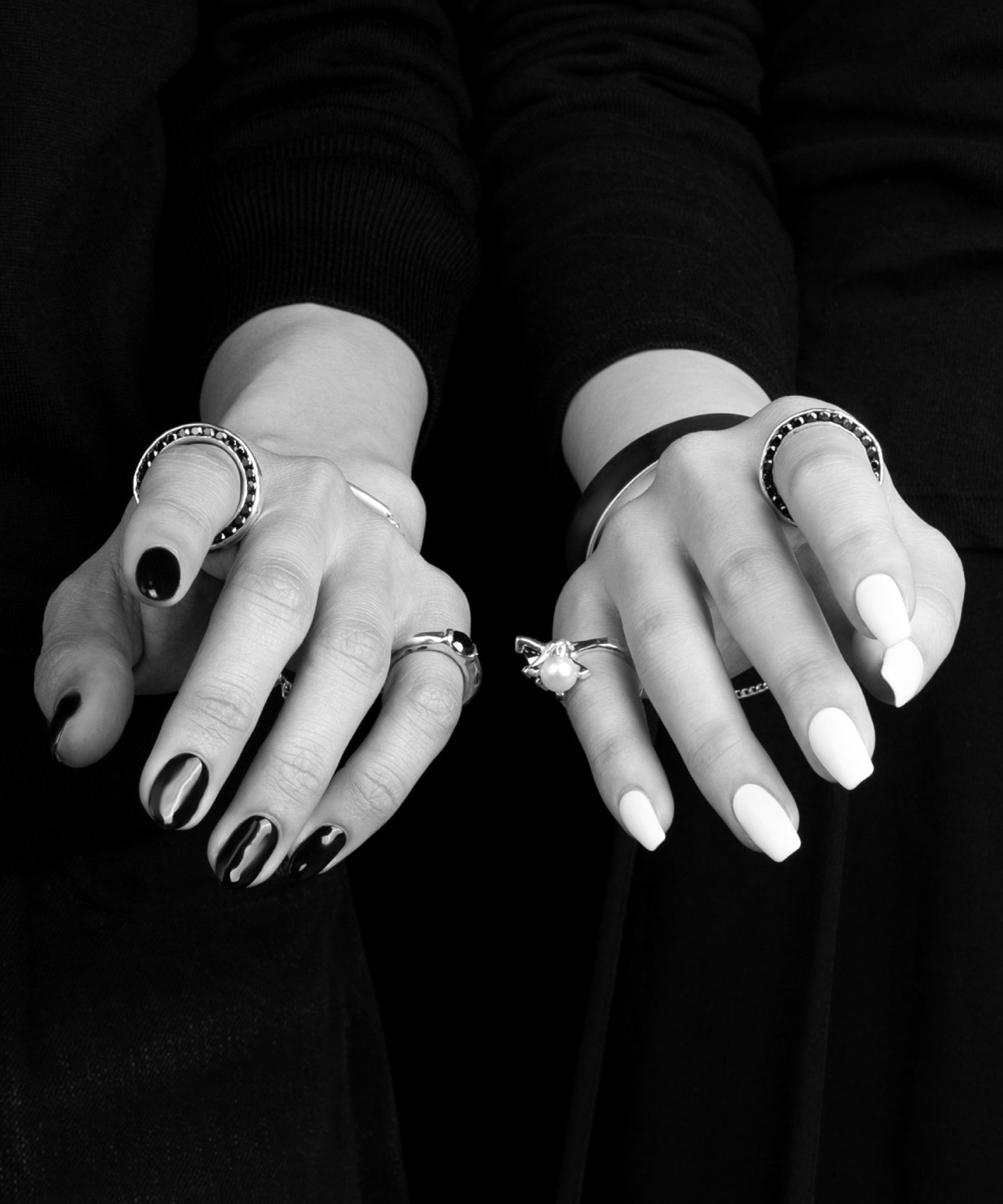 シルバー,ジュエリー,リング,指輪,アクセサリー,silver,jewelry,ring,accessory,ブラック,ストーン,キュービックジルコニア,ブラックジュエリー,モード,モノトーン,メンズ,メンズジュエリー,メンズアクセサリー,ジェンダーレス,ユニセックス,black,stone,mode,mens,unisex,cubiczirconia,いぶし,重厚感,デコラティブ,個性派,デザイナーズジュエリー