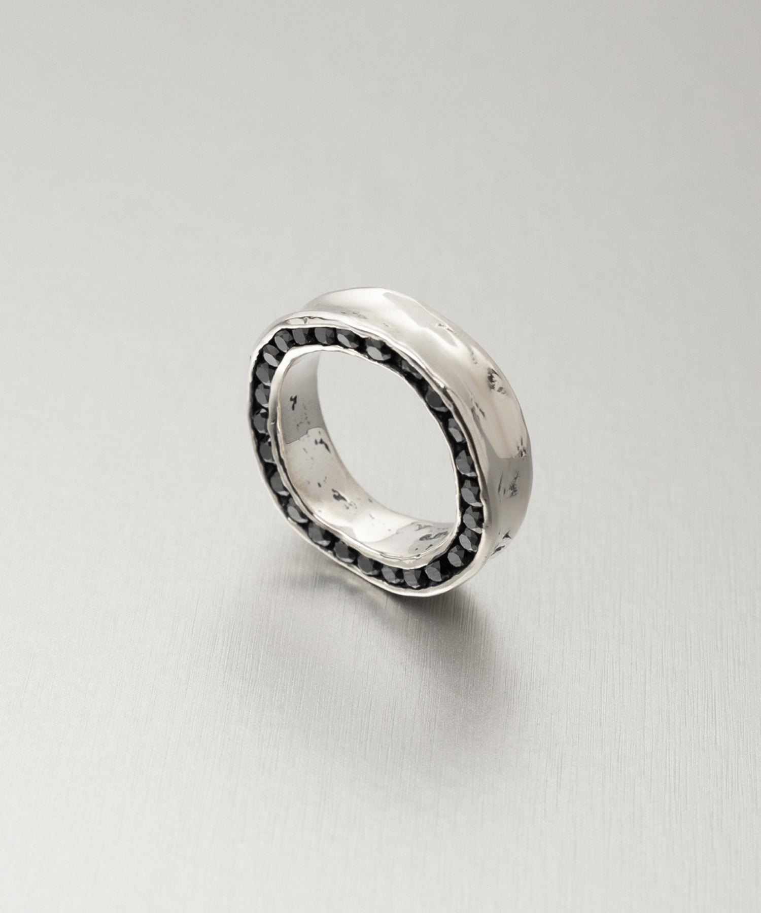 シルバー,ジュエリー,リング,指輪,アクセサリー,silver,jewelry,ring,accessory,ブラック,ストーン,キュービックジルコニア,ブラックジュエリー,モード,モノトーン,メンズ,メンズジュエリー,メンズアクセサリー,ジェンダーレス,ユニセックス,black,stone,mode,mens,unisex,cubiczirconia,いぶし,重厚感,デコラティブ,個性派,デザイナーズジュエリー