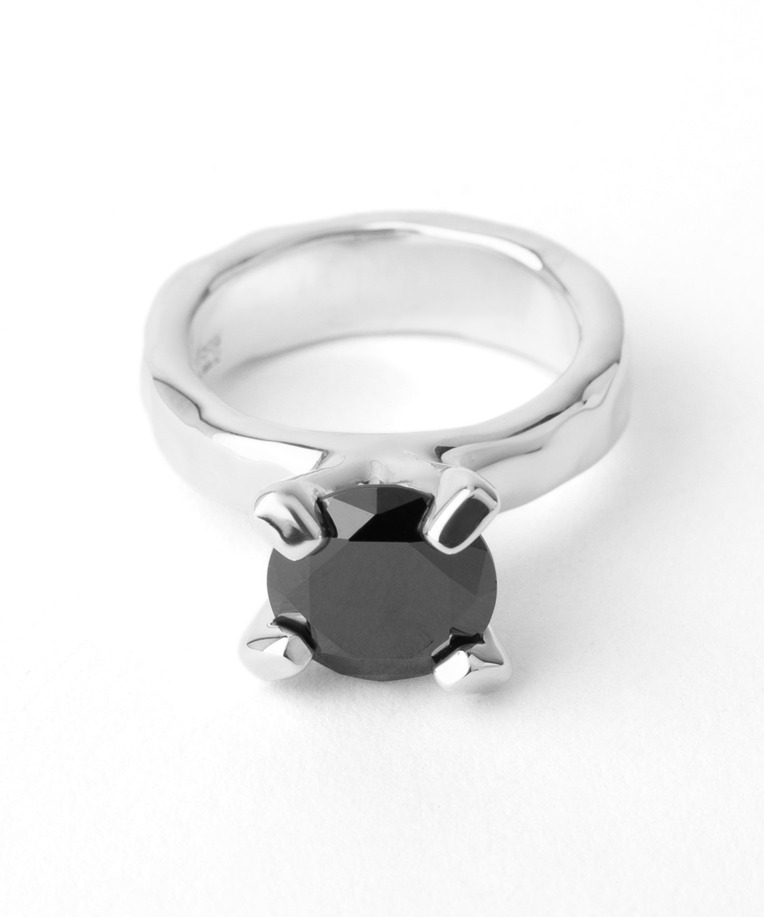 シルバー,ジュエリー,リング,指輪,ピンキーリング,小指,願い,ワンポイント,アクセサリー,silver,jewelry,ring,pinkyring,accessory,ブラック,ストーン,キュービックジルコニア,ブラックジュエリー,モード,モノトーン,メンズ,メンズジュエリー,メンズアクセサリー,ジェンダーレス,ユニセックス,black,stone,mode,mens,unisex,cubiczirconia