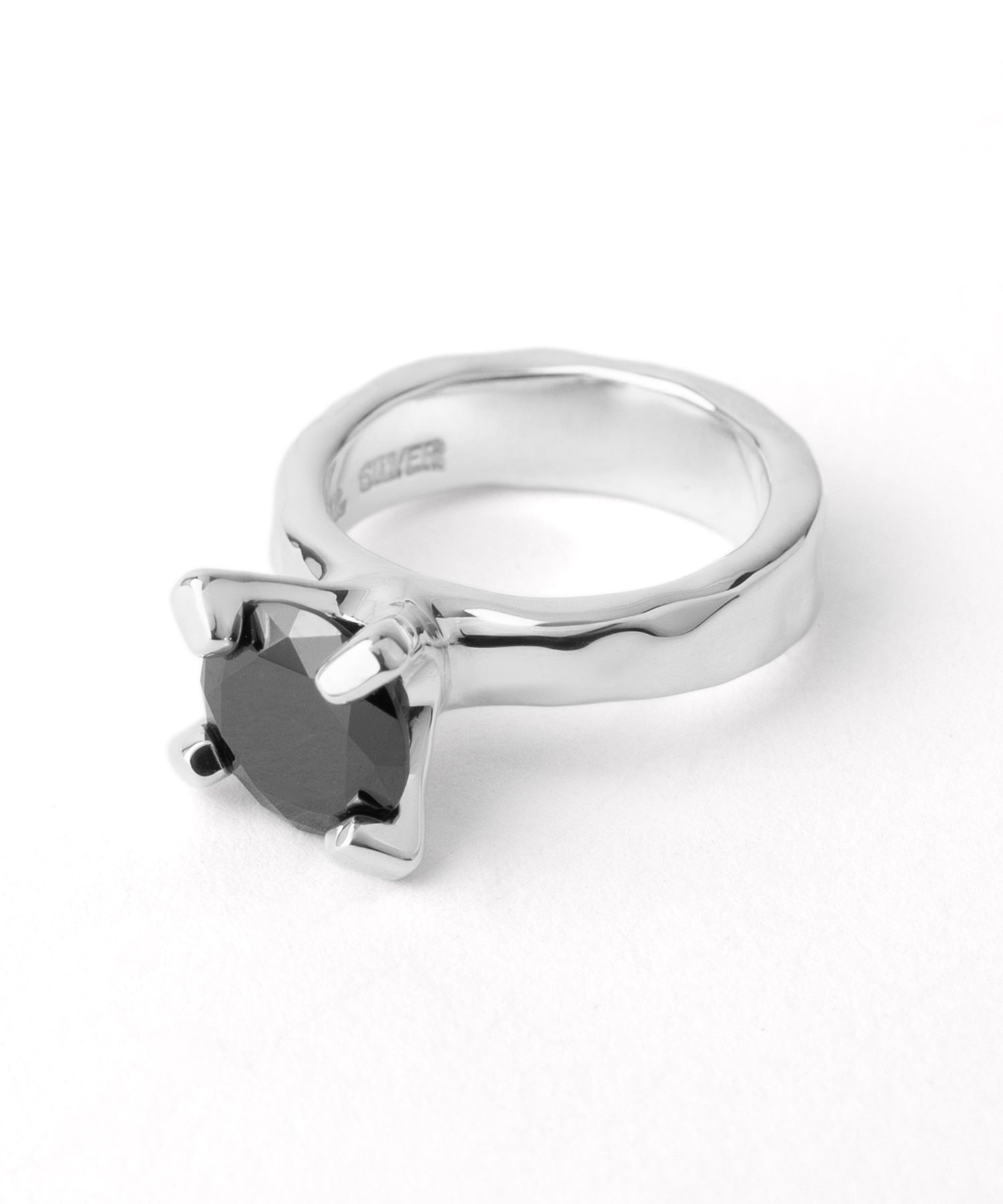 シルバー,ジュエリー,リング,指輪,ピンキーリング,小指,願い,ワンポイント,アクセサリー,silver,jewelry,ring,pinkyring,accessory,ブラック,ストーン,キュービックジルコニア,ブラックジュエリー,モード,モノトーン,メンズ,メンズジュエリー,メンズアクセサリー,ジェンダーレス,ユニセックス,black,stone,mode,mens,unisex,cubiczirconia