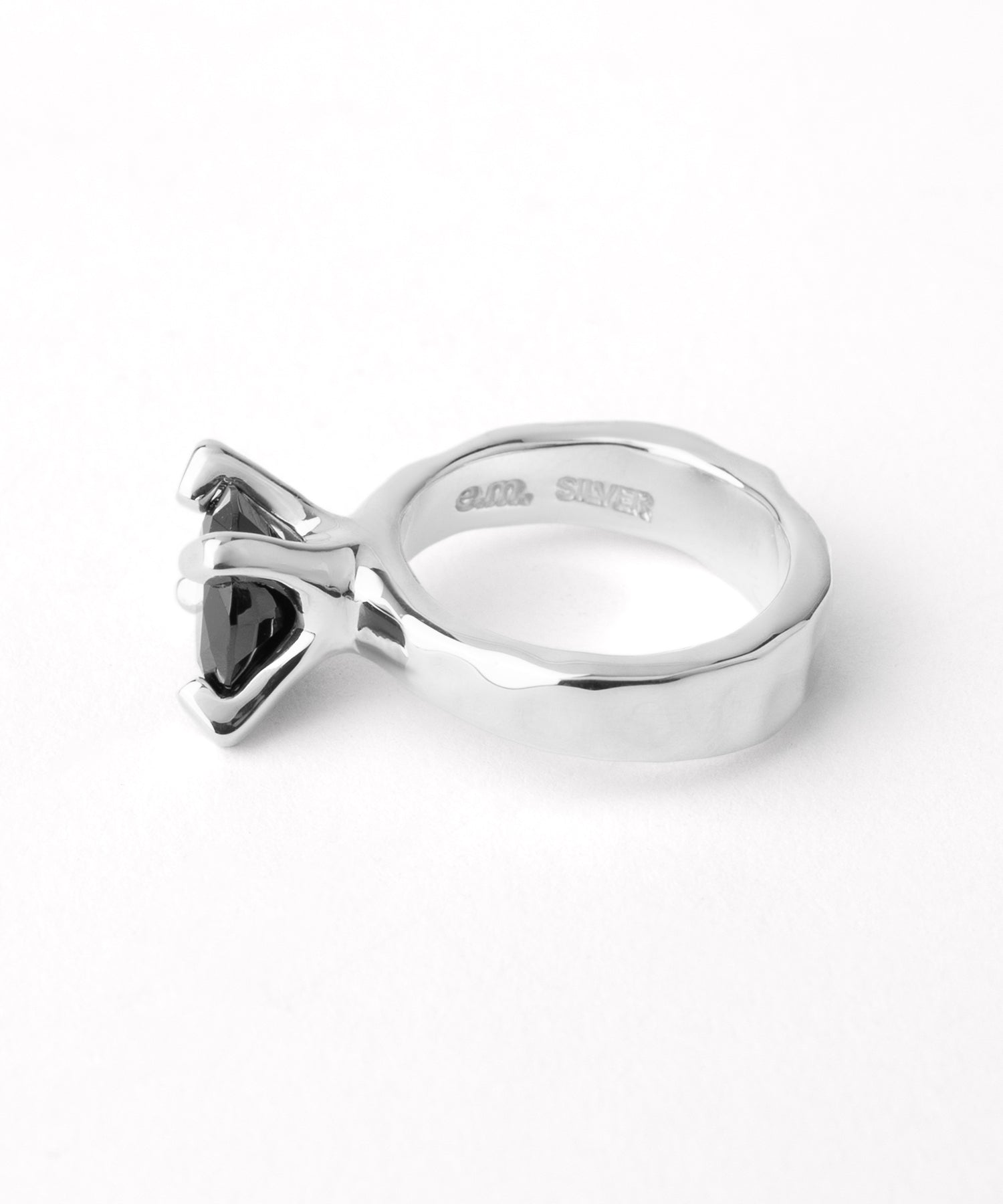 シルバー,ジュエリー,リング,指輪,ピンキーリング,小指,願い,ワンポイント,アクセサリー,silver,jewelry,ring,pinkyring,accessory,ブラック,ストーン,キュービックジルコニア,ブラックジュエリー,モード,モノトーン,メンズ,メンズジュエリー,メンズアクセサリー,ジェンダーレス,ユニセックス,black,stone,mode,mens,unisex,cubiczirconia