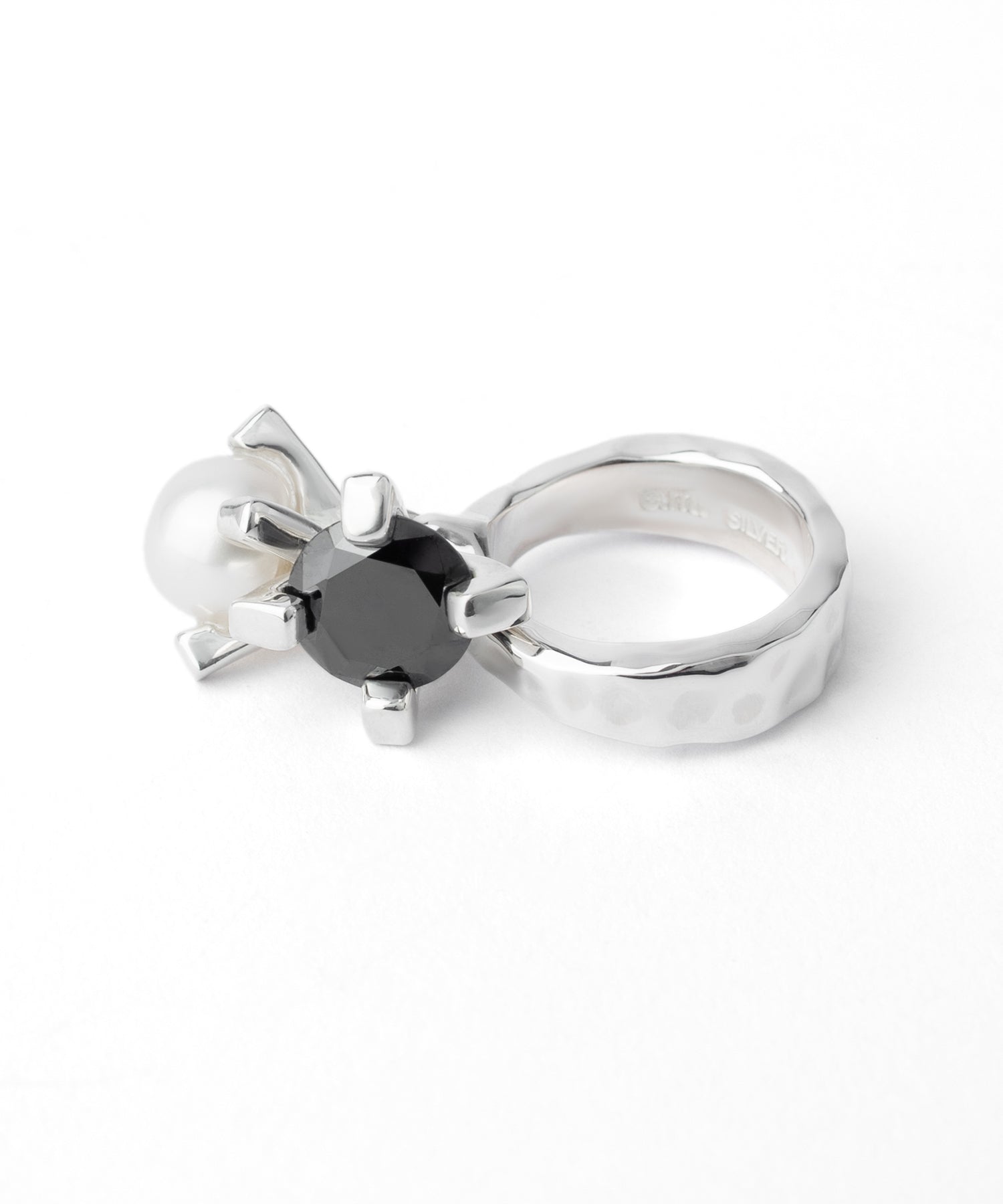シルバー,ジュエリー,リング,指輪,ピンキーリング,小指,願い,ワンポイント,アクセサリー,silver,jewelry,ring,pinkyring,accessory,ブラック,ストーン,キュービックジルコニア,ブラックジュエリー,モード,モノトーン,メンズ,メンズジュエリー,メンズアクセサリー,ジェンダーレス,ユニセックス,black,stone,mode,mens,unisex,cubiczirconia,パール,Pearl