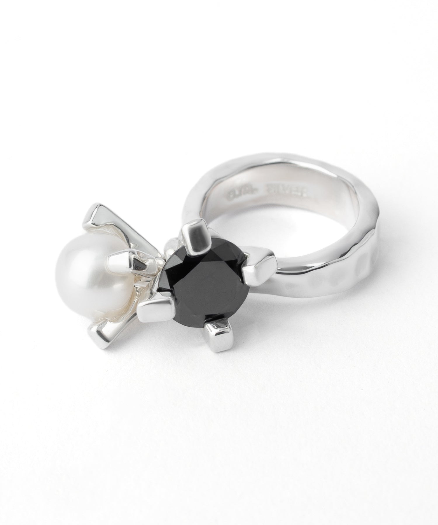 シルバー,ジュエリー,リング,指輪,ピンキーリング,小指,願い,ワンポイント,アクセサリー,silver,jewelry,ring,pinkyring,accessory,ブラック,ストーン,キュービックジルコニア,ブラックジュエリー,モード,モノトーン,メンズ,メンズジュエリー,メンズアクセサリー,ジェンダーレス,ユニセックス,black,stone,mode,mens,unisex,cubiczirconia,パール,Pearl