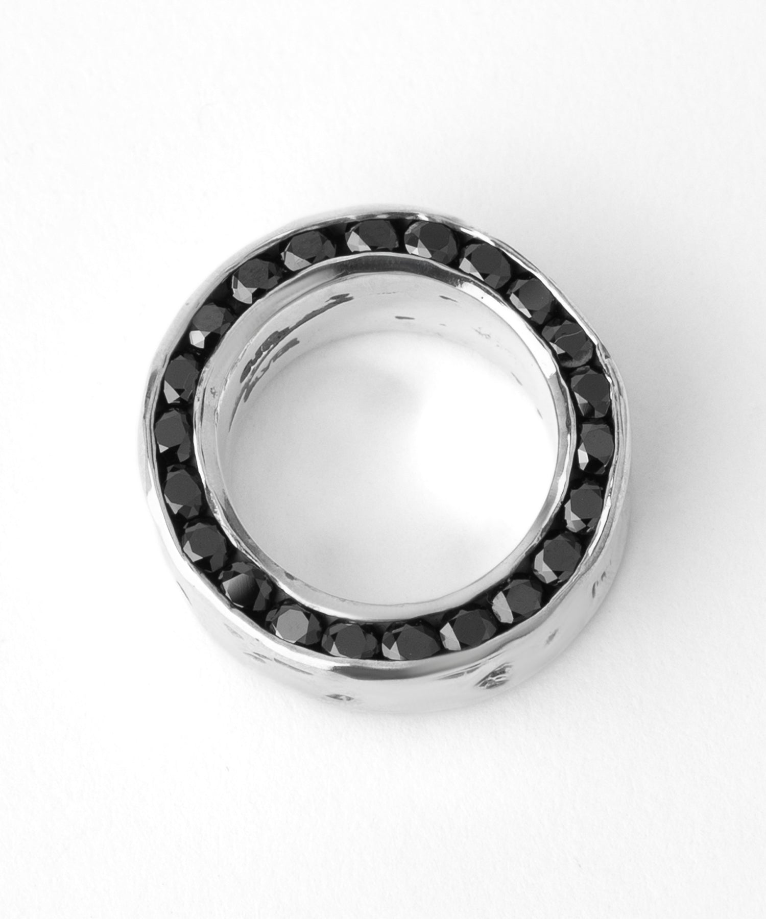 シルバー,ジュエリー,リング,指輪,ピンキーリング,小指,願い,ワンポイント,アクセサリー,silver,jewelry,ring,pinkyring,accessory,ブラック,ストーン,キュービックジルコニア,ブラックジュエリー,モード,モノトーン,メンズ,メンズジュエリー,メンズアクセサリー,ジェンダーレス,ユニセックス,black,stone,mode,mens,unisex,cubiczirconia,いぶし,重厚感,デコラティブ,個性派,デザイナーズジュエリー